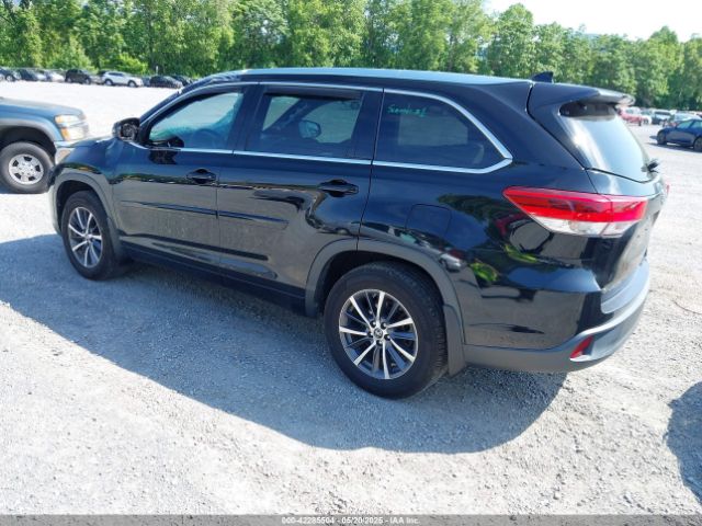 2017 TOYOTA HIGHLANDER 5TDJZRFH1HS394399 Photo 2