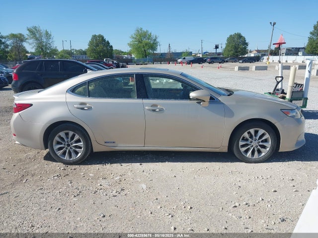 JTHBW1GG6E2045230 Lexus ES 300H