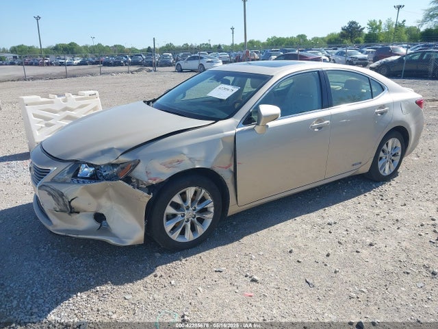 JTHBW1GG6E2045230 Lexus ES 300H