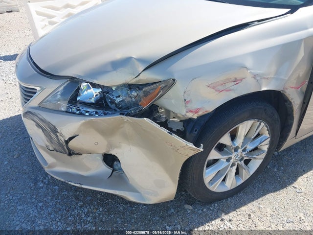 JTHBW1GG6E2045230 Lexus ES 300H