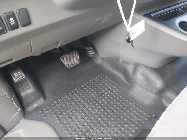 1N6BF0KM1HN808229 Nissan Nv Cargo Nv1500 Sv V6
