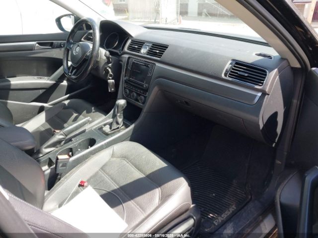 1VWDT7A39HC066015 Volkswagen Passat 1.8t R-line
