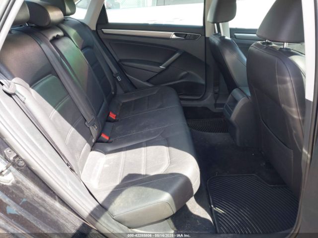 1VWDT7A39HC066015 Volkswagen Passat 1.8t R-line