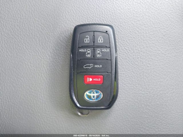 5TDYSKFC2NS042734 Toyota SIENNA XLE