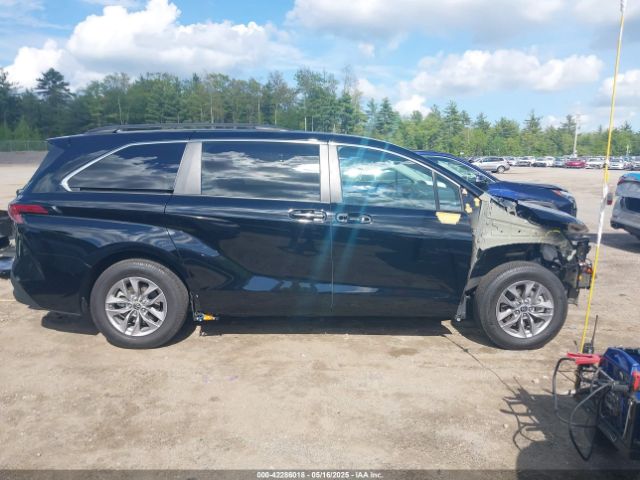 5TDYSKFC2NS042734 Toyota SIENNA XLE