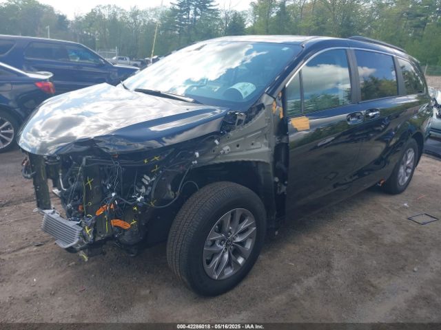 5TDYSKFC2NS042734 Toyota SIENNA XLE