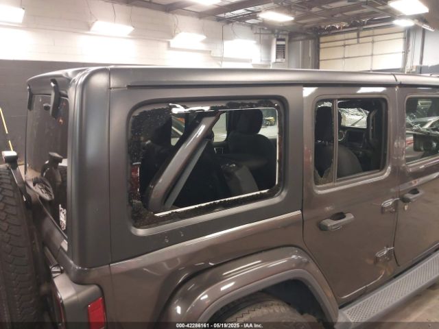 1C4HJXEN0JW193035 Jeep Wrangler Unlimited Sahara 4x4