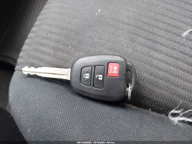 JTMBFREV5HJ151566 Toyota RAV4 LE