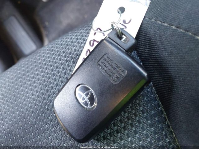 JTMWFREV9HD106582 Toyota Rav4 Xle