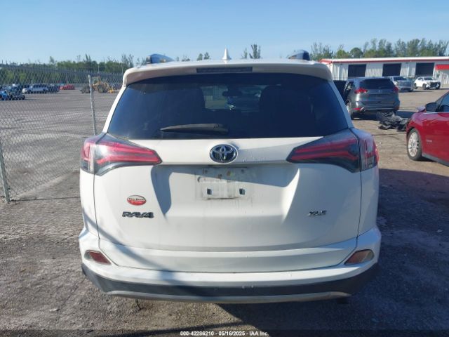 JTMWFREV9HD106582 Toyota Rav4 Xle