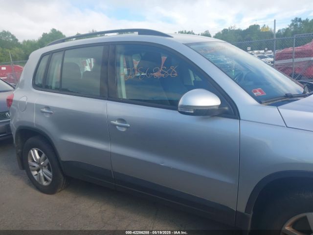 WVGBV7AX2FW586586 Volkswagen TIGUAN S