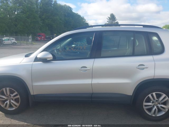 WVGBV7AX2FW586586 Volkswagen TIGUAN S