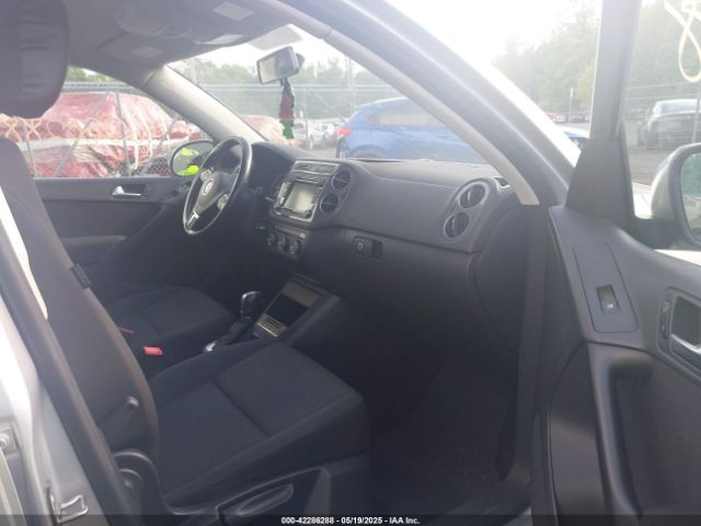 WVGBV7AX2FW586586 Volkswagen TIGUAN S