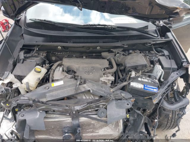 2T3BFREV8HW562476 Toyota RAV4 LE