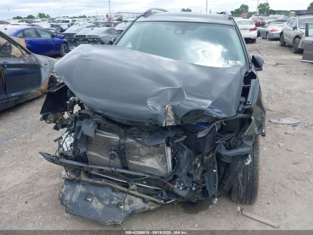 2T3BFREV8HW562476 Toyota RAV4 LE