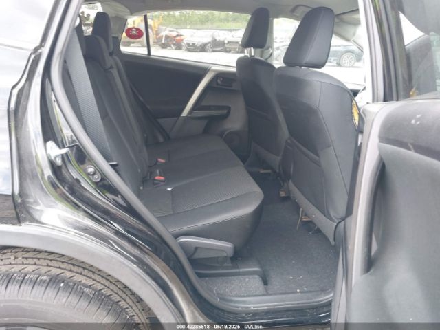 2T3BFREV8HW562476 Toyota RAV4 LE