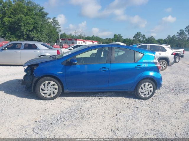 JTDKDTB39F1582754 Toyota Prius C One
