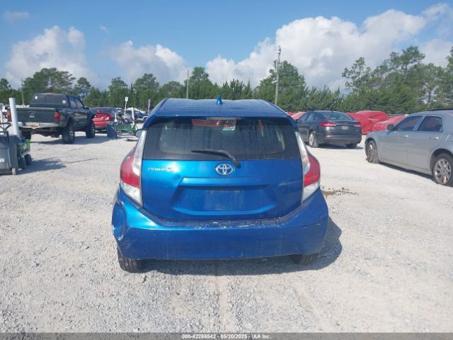 JTDKDTB39F1582754 Toyota Prius C One