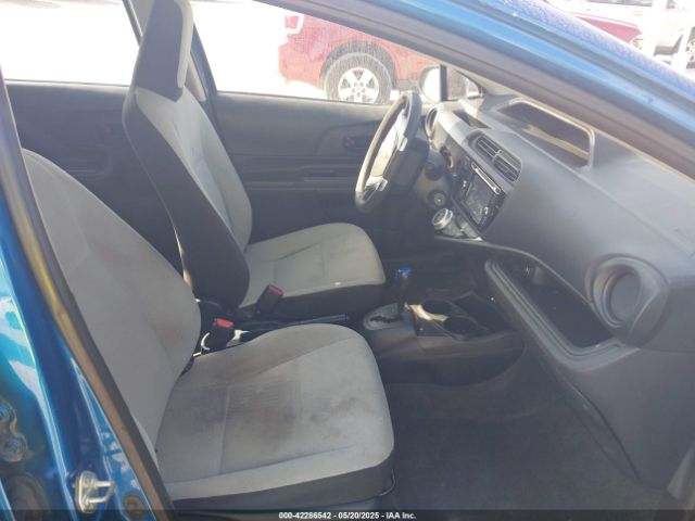 JTDKDTB39F1582754 Toyota Prius C One