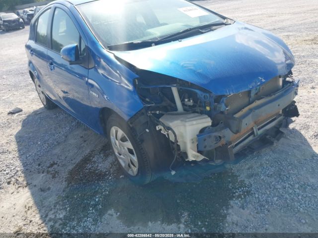 JTDKDTB39F1582754 Toyota Prius C One