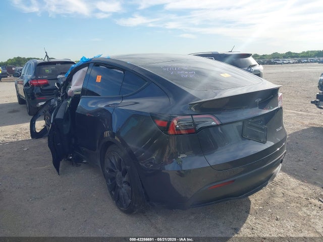 2025 TESLA MODEL Y 7SAYGDEF2SA366176 Photo 2