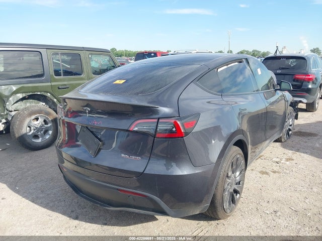 2025 TESLA MODEL Y 7SAYGDEF2SA366176 Photo 3