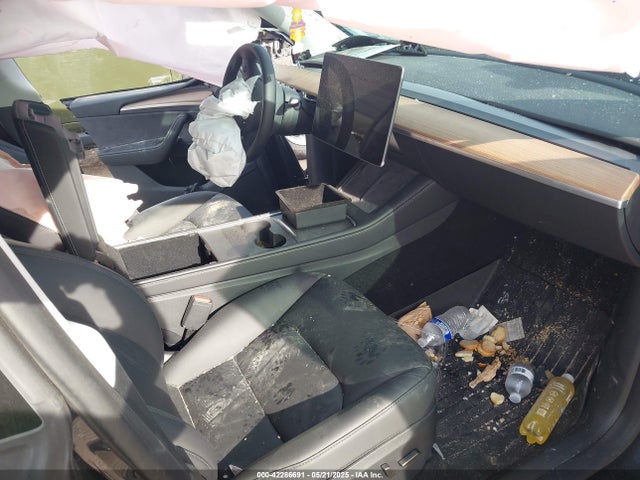 2025 TESLA MODEL Y 7SAYGDEF2SA366176 Photo 4