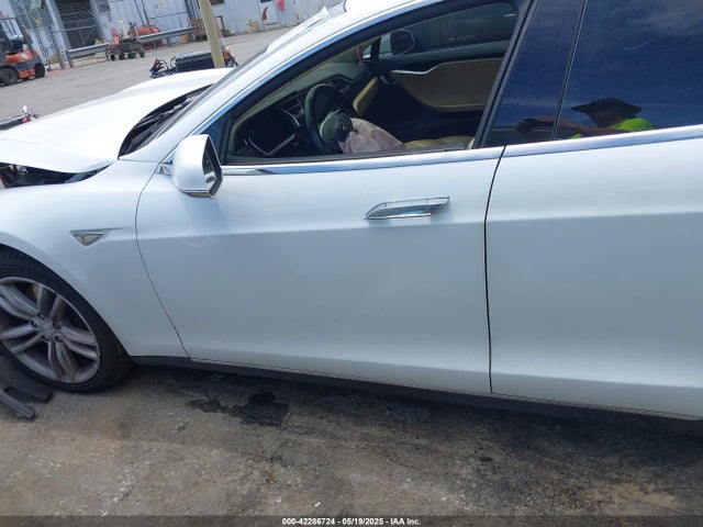 5YJSA1H18EFP38131 Tesla 2014