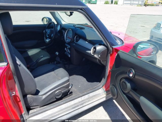 2010 MINI COOPER CLUBMAN WMWML3C57ATX50946 Photo 4