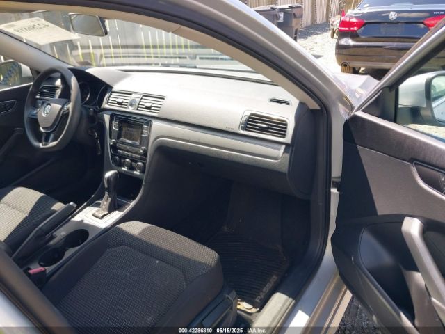 1VWAT7A39GC053251 Volkswagen Passat 1.8t S
