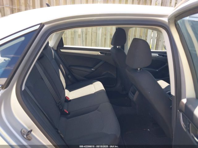 1VWAT7A39GC053251 Volkswagen Passat 1.8t S