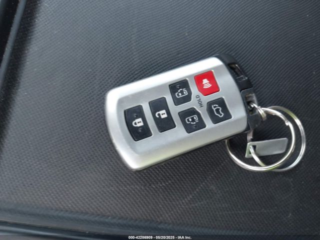 5TDDK3DC1GS137831 Toyota Sienna Xle 7 Passenger