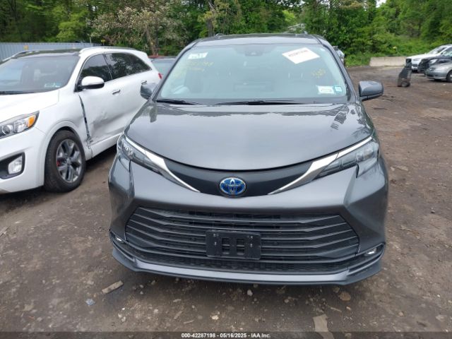 5TDJRKEC3SS233492 Toyota SIENNA XLE