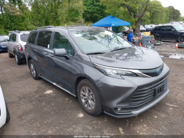5TDJRKEC3SS233492 Toyota SIENNA XLE