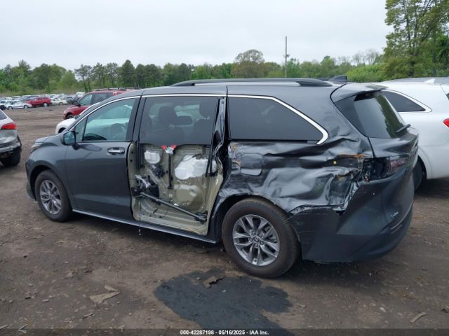 5TDJRKEC3SS233492 Toyota SIENNA XLE