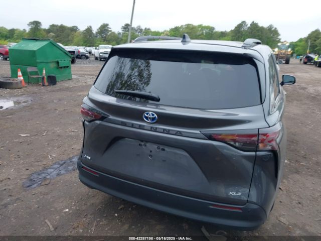 5TDJRKEC3SS233492 Toyota SIENNA XLE
