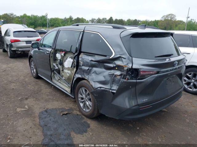 5TDJRKEC3SS233492 Toyota SIENNA XLE