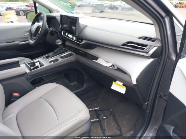 5TDJRKEC3SS233492 Toyota SIENNA XLE