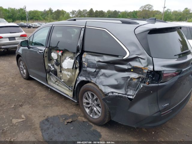 5TDJRKEC3SS233492 Toyota SIENNA XLE