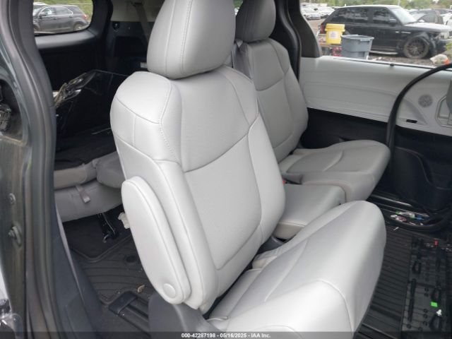 5TDJRKEC3SS233492 Toyota SIENNA XLE