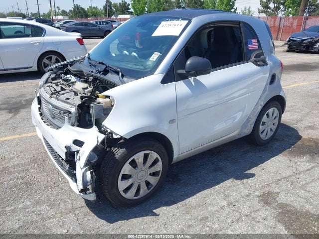 Smart Fortwo 2016 WMEFJ5DA3GK143211 Image 2