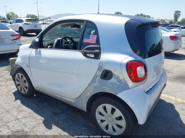 Smart Fortwo 2016 WMEFJ5DA3GK143211 Image 3
