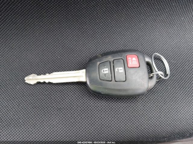 JTMBFREV0JJ734083 Toyota RAV4 LE
