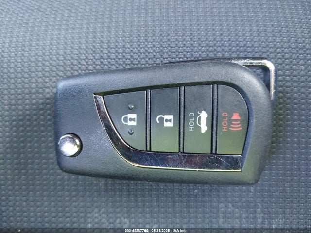 5YFEPRAE3LP139033 Toyota COROLLA LE