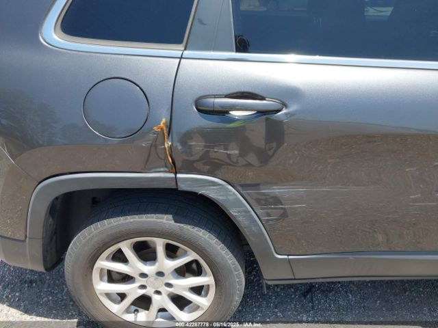 1C4PJLCS4GW233994 Jeep Cherokee Latitude
