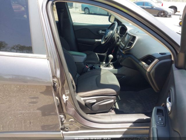 1C4PJLCS4GW233994 Jeep Cherokee Latitude