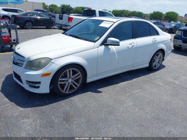 2013 MERCEDES-BENZ C 250 WDDGF4HB8DR267050 Photo 1