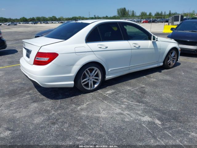 2013 MERCEDES-BENZ C 250 WDDGF4HB8DR267050 Photo 3