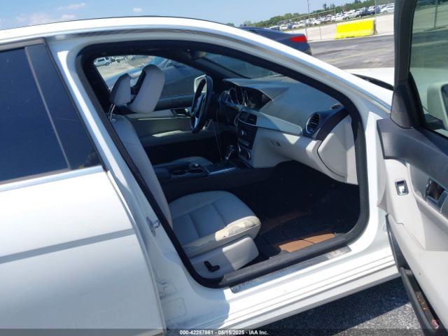2013 MERCEDES-BENZ C 250 WDDGF4HB8DR267050 Photo 4