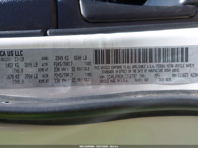 1C4RJFAGXLC216797 Jeep Grand Cherokee Laredo E 4x4